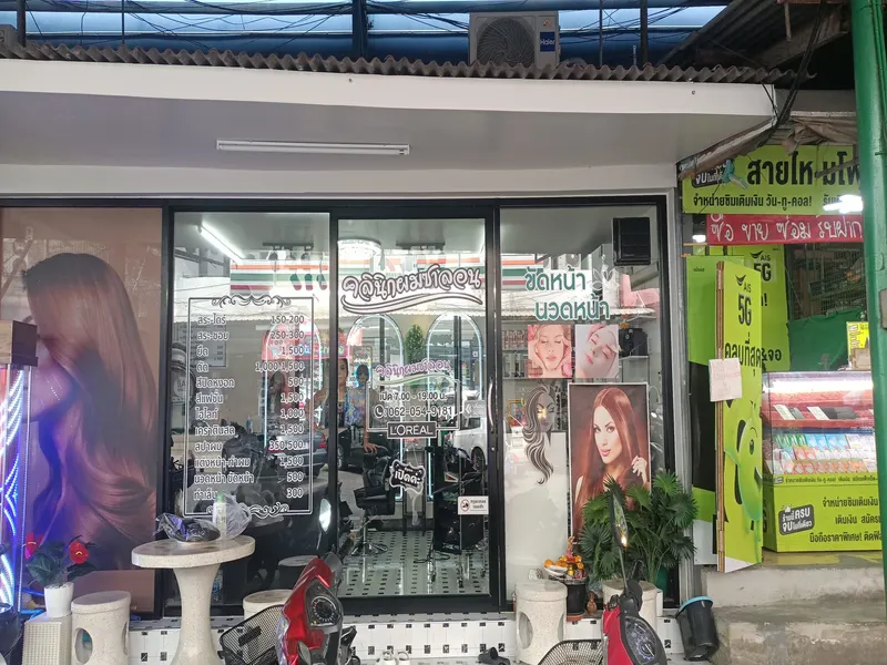 ตลาดวงศกร in Sam Wa Tawan Tok, Bangkok