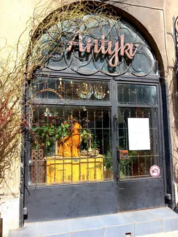 Flowers and Antiques Gallery
