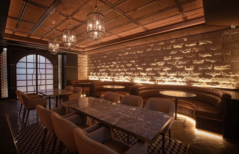 Broadway Bar & Lounge