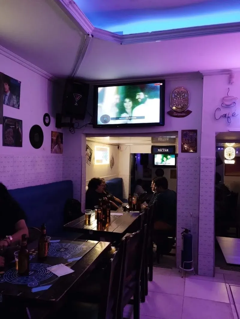 Café Bar Clase Aparte: Baladas