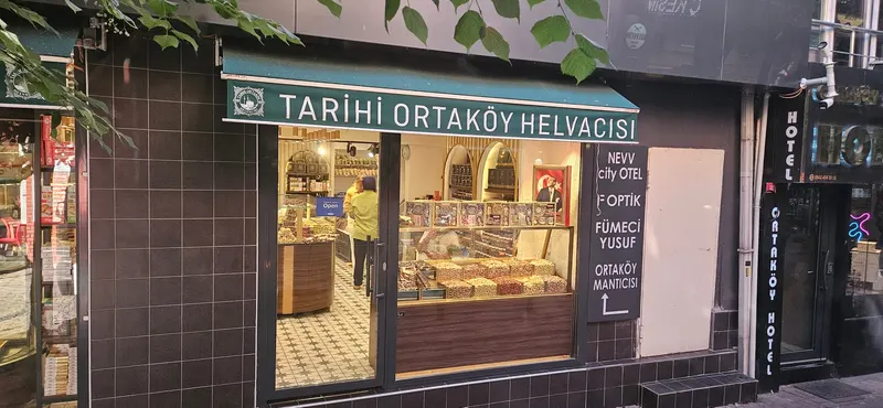 Tarihi Ortakoy Helvacisi in Mecidiye, Istanbul