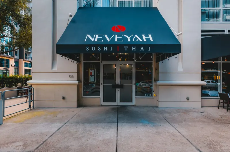 Neveyah Sushi & Thai Restaurant
