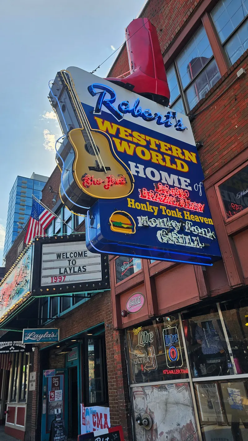 Robert's Western World
