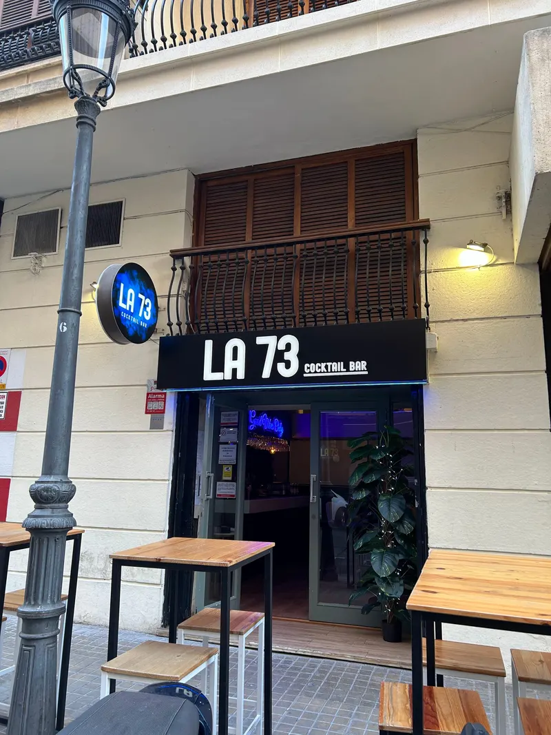 La 73 Cocktail Bar Valencia in el Pla del Remei, Valencia