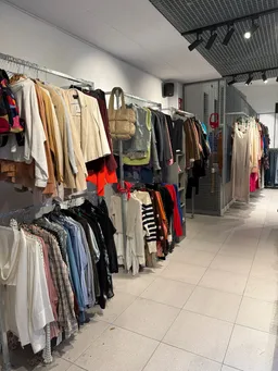 Bunker Outlet Second Hand Shop Sagrada