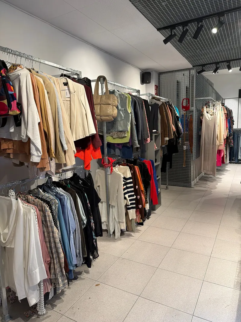 BUNKER OUTLET SECOND HAND SHOP SAGRADA
