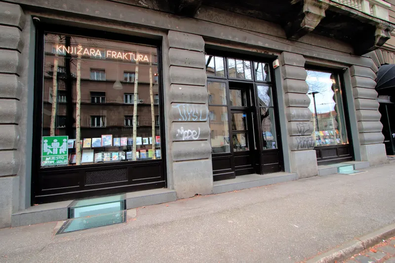 Fraktura knjižara