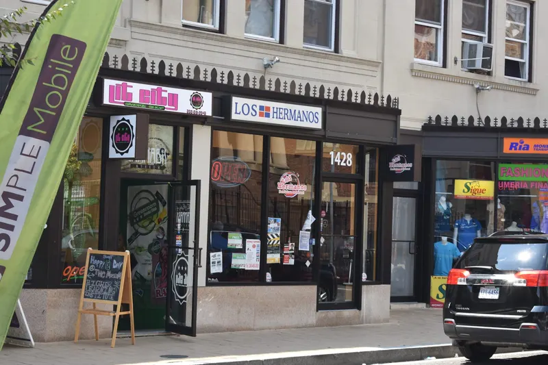 Los Hermanos Dominican Restaurant & Catering in University Heights, Washington