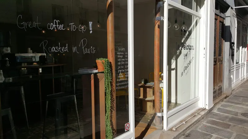 Le Peloton Café in Quartier Les Îles, Paris
