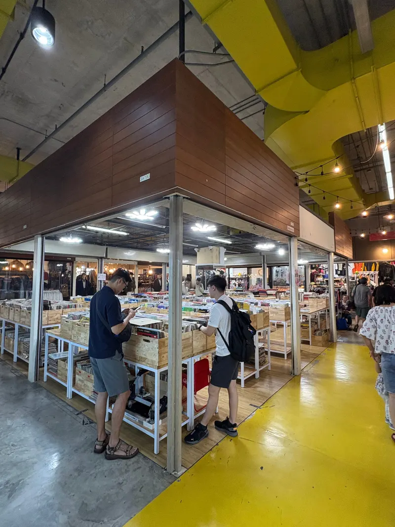 Monoloop Bangsue Junction 5F zone A (Record store)