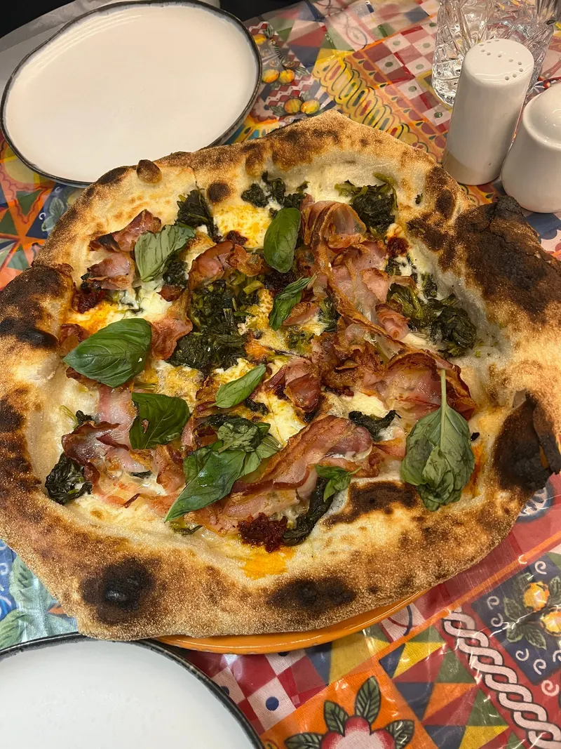 Napoli Contemporanea pizzeria bar cucina