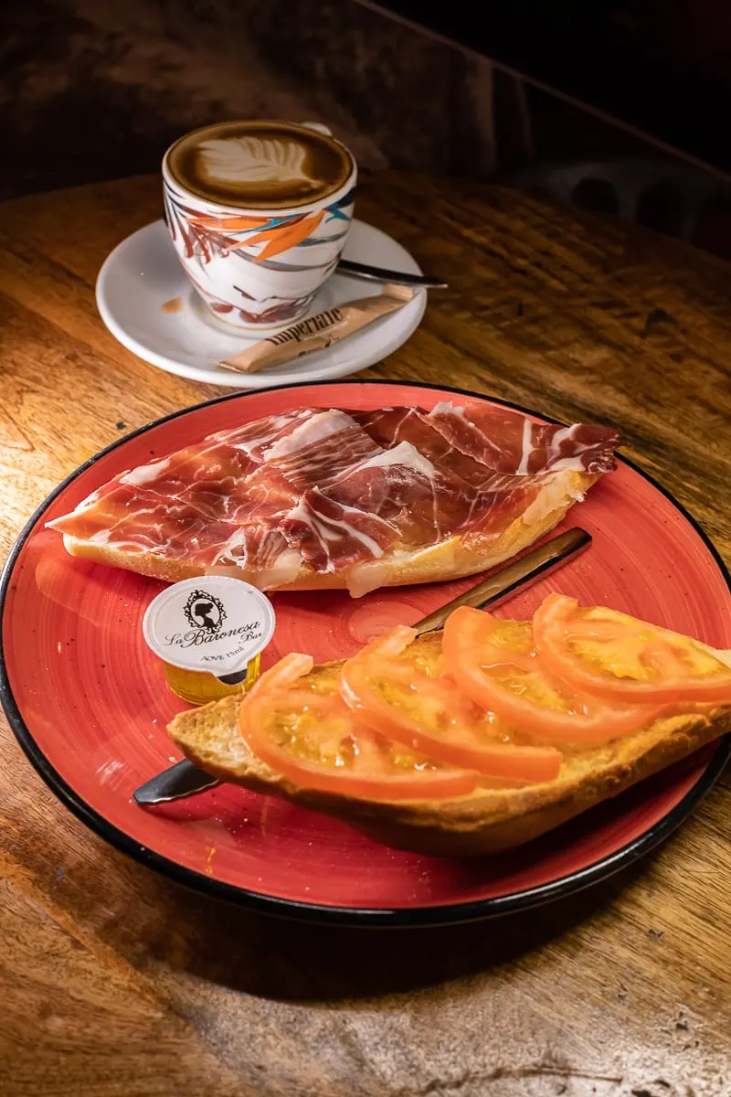 Baroness Bar in Triana Este, Seville