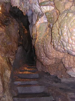 Höllgrotten