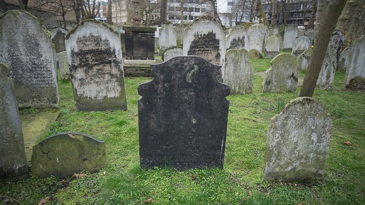 Bland Family Monument, South Enclosure