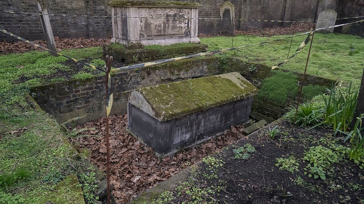 Pottenger Family Monument, South Enclosure