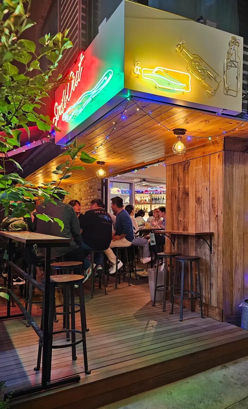 Spill Out . Pizza Bar in Namiseom-gil, Seoul