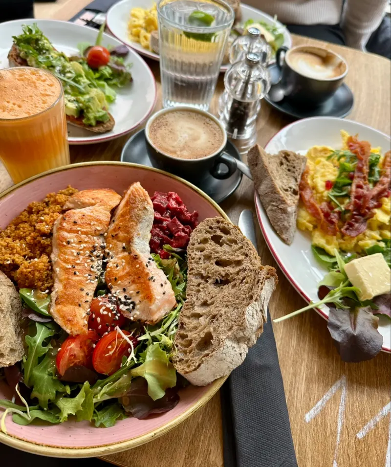 Nebenan Brunch & Bar