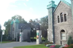 Notre-Dame-des-Neiges Cemetery