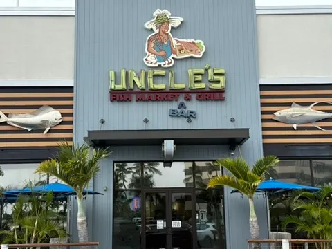 Uncle's Fish Market Bar & Grill - Pearlridge in Aiea, Honolulu