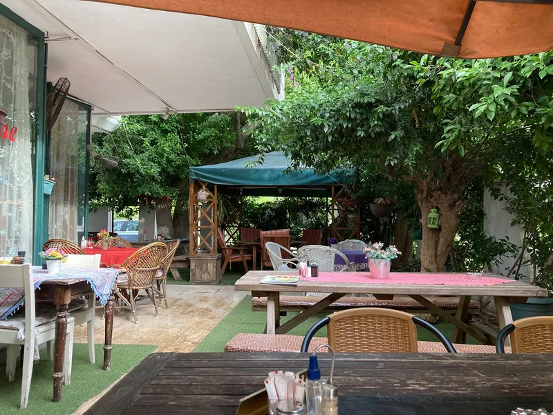 Zemin Home Cafe in Şirinyalı, Antalya