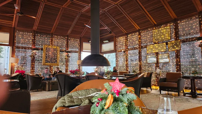 Alexander's Cigar Lounge - Hotel Grande Bretagne