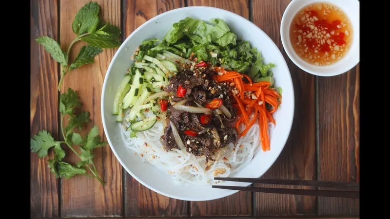 Little Saigon Culinária Vietnamita