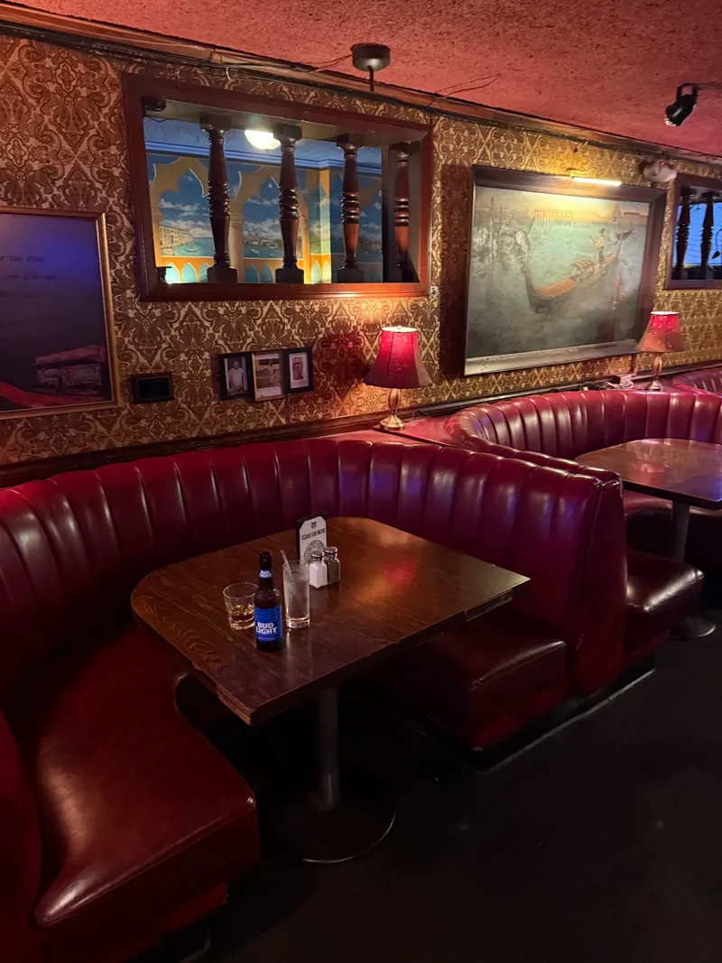 Venice Room in South Montebello, Los Angeles