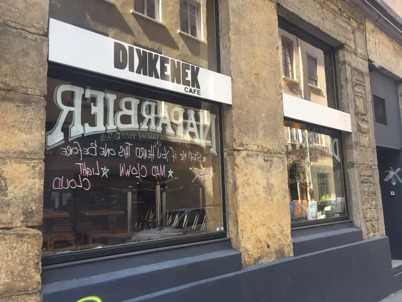 Dikkenek Café