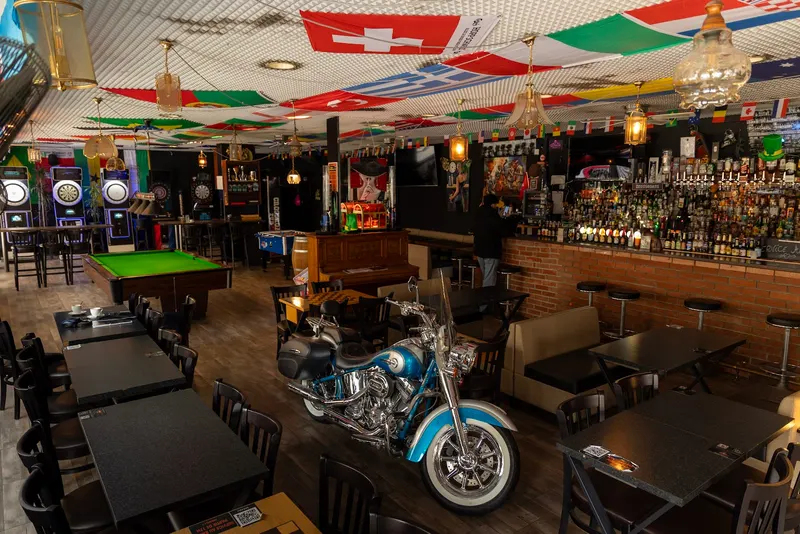 Crossroads Pub