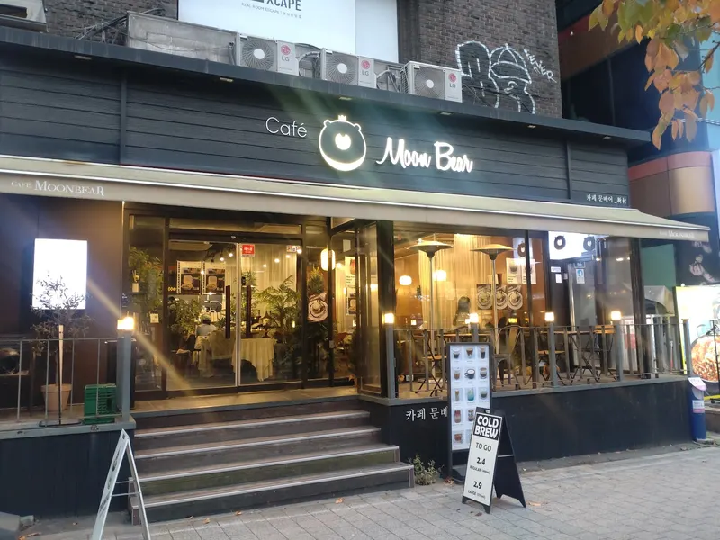 Cafe Moon Bear in Changcheon-dong, Seoul