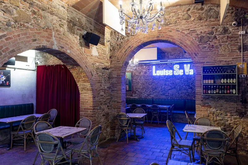 Louise Se Va in Horta, Barcelona