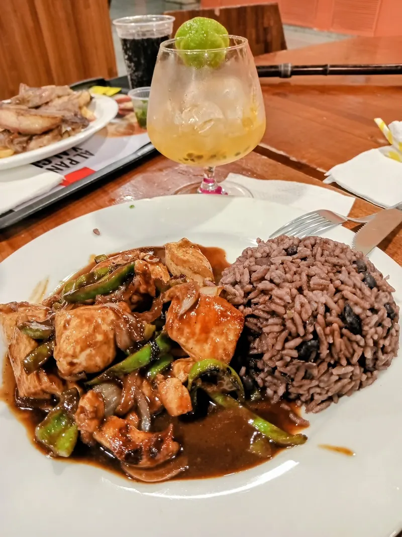 Chekere de cuba in Tres Cruces, Montevideo