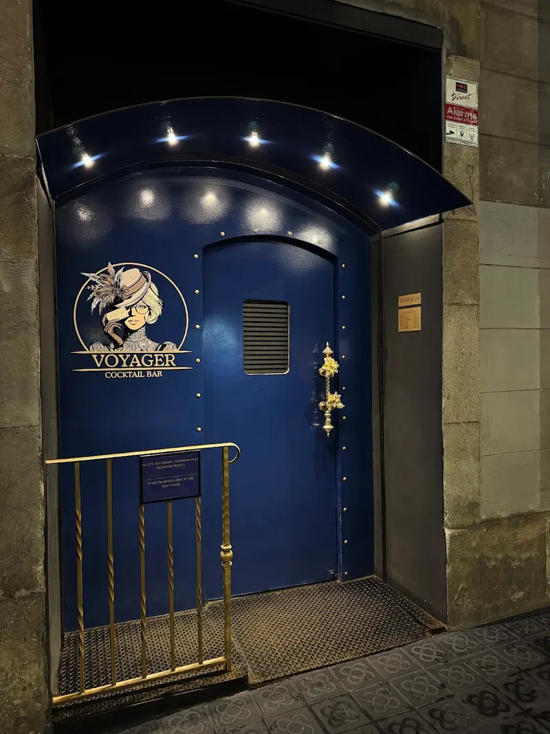 Voyager Cocktail Bar in La Nova Esquerra de l'Eixample, Barcelona