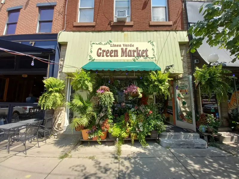 Linea Verde Green Market in Bloomfield, Pittsburgh