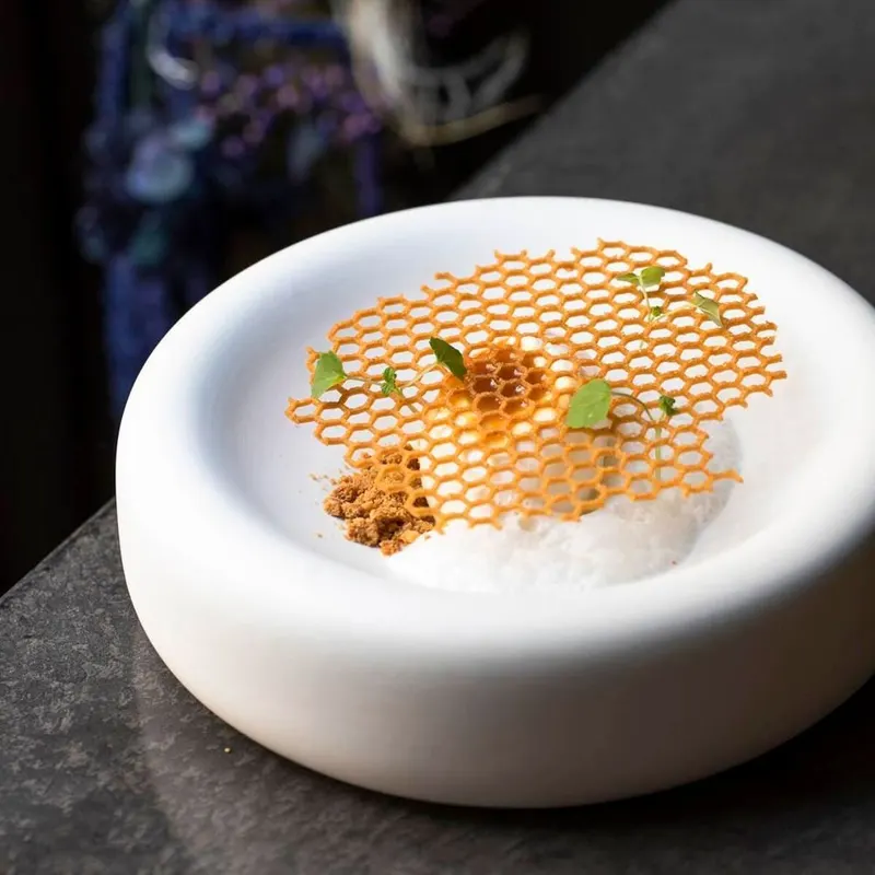 Qui Plume la Lune in Saint-Ambroise, Paris