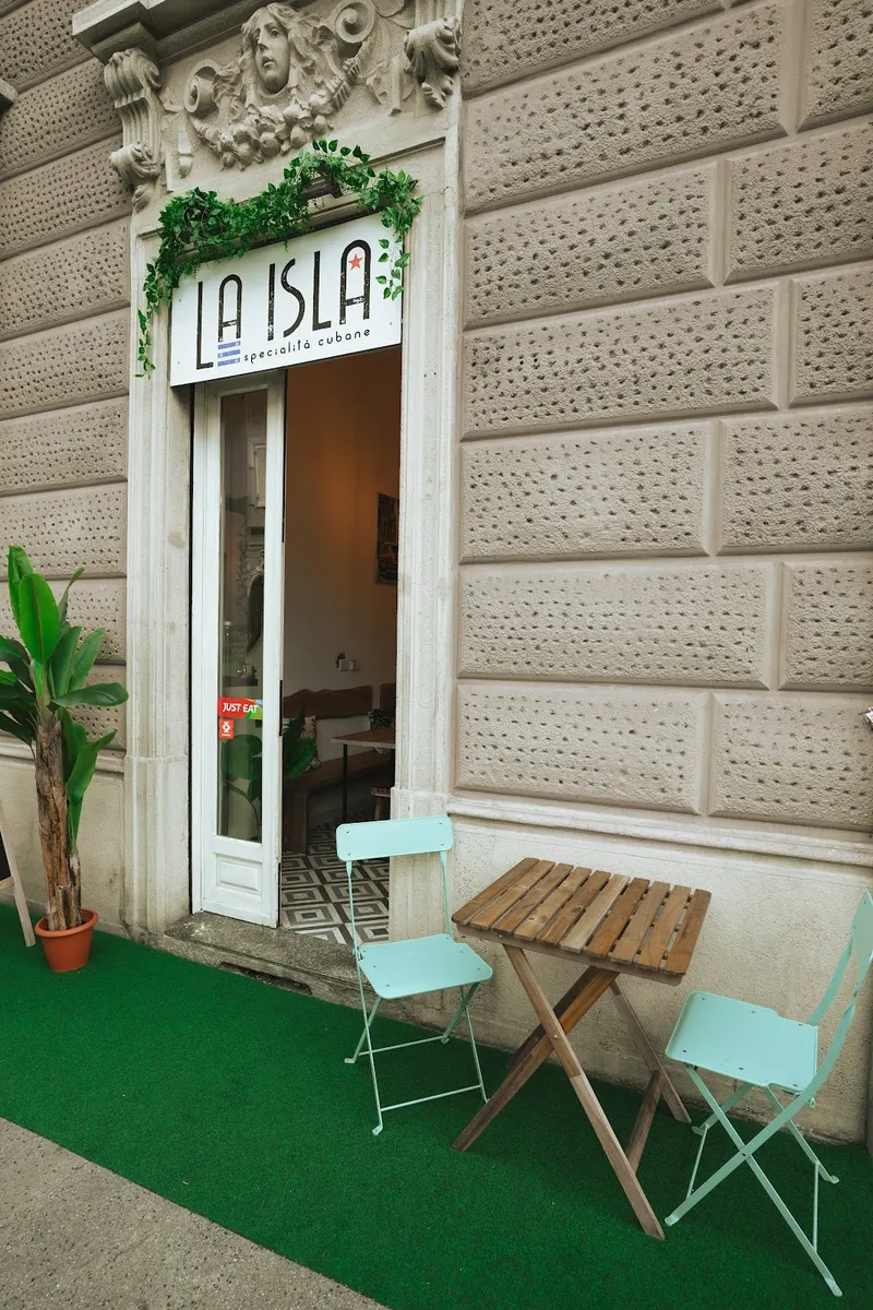 La Isla in Cenisia, Turin